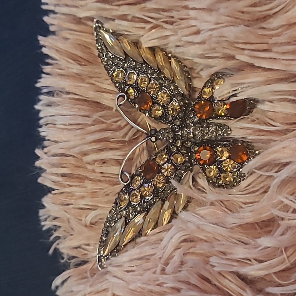 Butterfly broch pin
